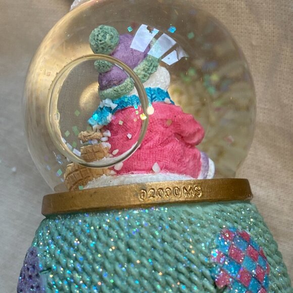 Winter Christmas Snow Man Snow Globe - Picture 7 of 11